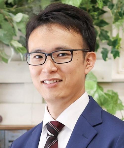 中間 友樹 氏